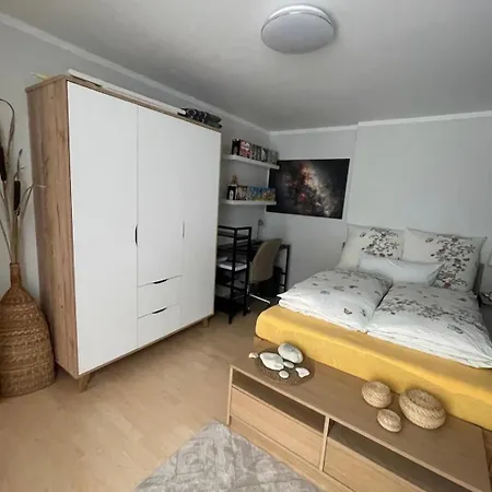 Ruhige Anliegerwohnung In Stadtnaehe * שטאדה