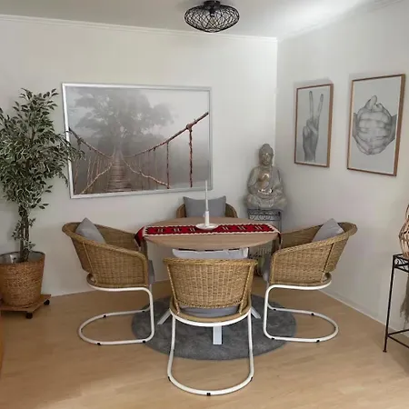 Ruhige Anliegerwohnung In Stadtnaehe דירה *